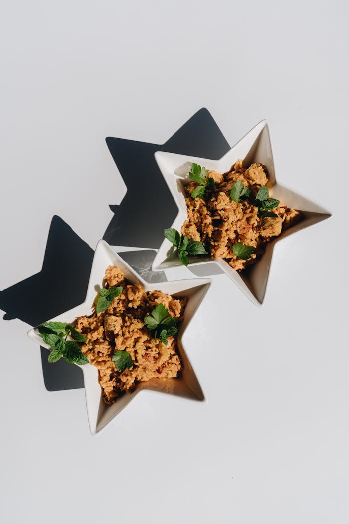 featured-portfolio-01 Delicious chicken biryani garnished in star-shaped bowls, perfect for festive meals.